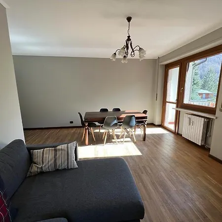 Ideale Per Due Famiglie. Comodo A Centro E Piste Διαμέρισμα